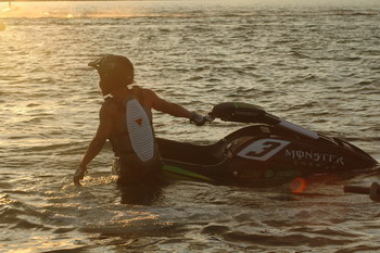 >Ο MacClugage δοκιμάζει Dainese