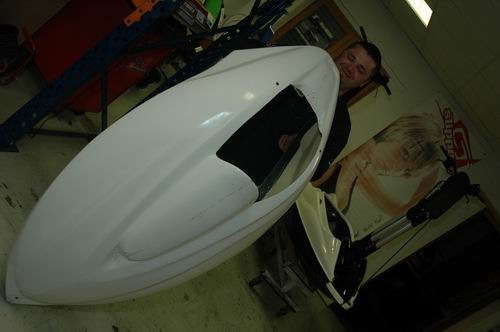 >Lightweight hood for Ultra 250X