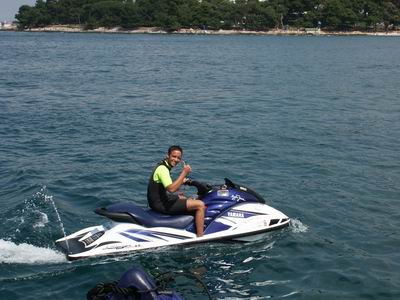 >O Zuber με jet ski