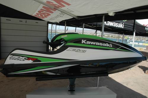 >New colors for SX-R 800