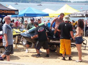 >Πρωτιές για τον Farthing