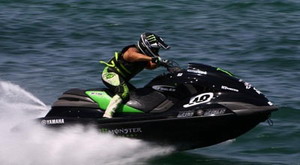 >Mac wins Pro Stock Class on Yamaha FZR