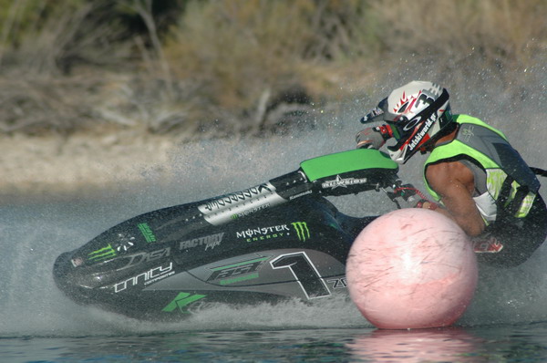 Dustin Motzouriss 1ZA: Kawasaki 800 SX-R GP Ski Παγκόσμια αποκλειστικότητα