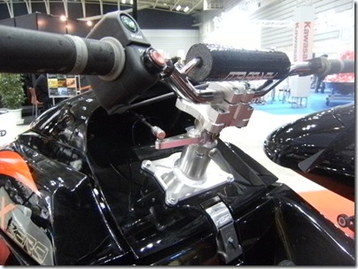 >Βάλτε τιμονιέρα σε όρθιο