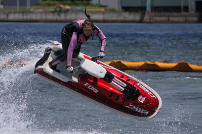 >Κι όμως οι γυναίκες… πετάνε