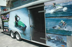 >Pro εντός και εκτός πίστας