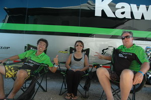 >Team Kawasaki σε στιγμές χαλάρωσης