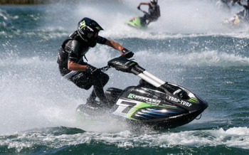 >Νίκες για την Kommander Ind. στην Pro-AM Ski GP