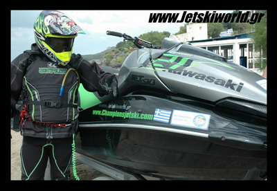 >Akropolis Jet Raid: Με σπασμένη σπονδυλική ο Μαλούχος