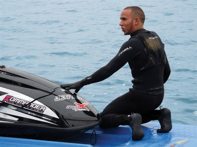 >F1 Champs experience AquaX in Britain