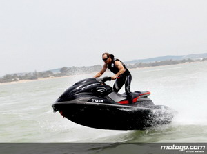 >Πάνω σε jet ski ο Edwards