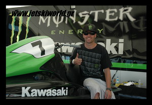 >Με εργοστασιακό 300άρι ο Warner