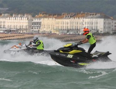 >Stars of AquaX head to Cowes for biggest event of 2012