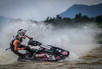 >Hiromasa at the podium