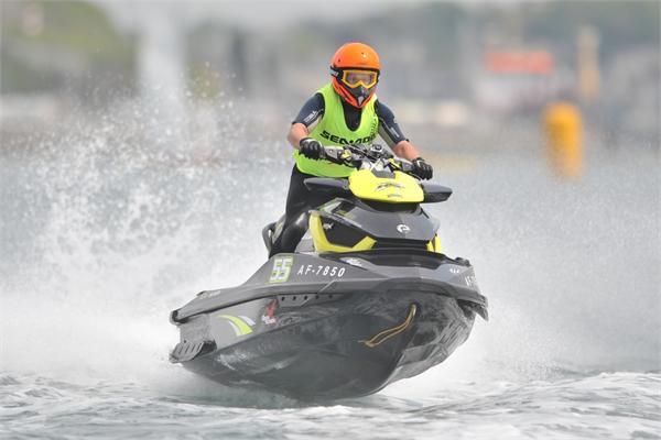 >Experience Aqua Cross in Cowes this weekend