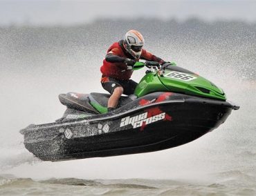 >Marmon conquers rough Cowes water to take double win