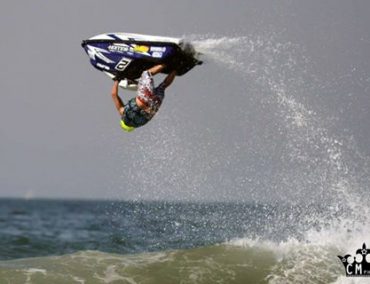 >O Tyron Motzouris σε barrel role