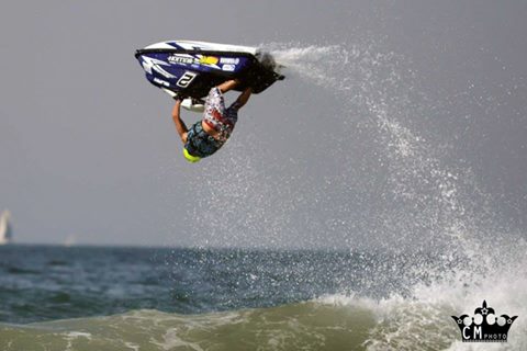 >O Tyron Motzouris σε barrel role