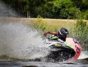 >O Aqsa Aswar με όρθιο