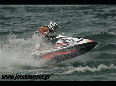 >Επανέρχεται ο Rius στα Όρθια