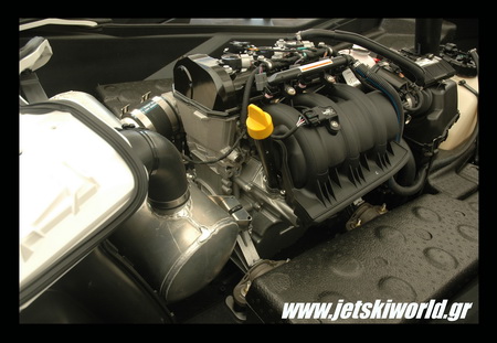 >SX-R με νέο τρικύλινδρο μοτέρ