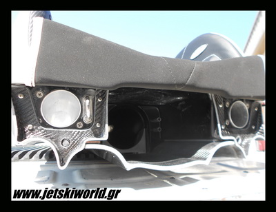 >SX-R με δύο εξατμίσεις;