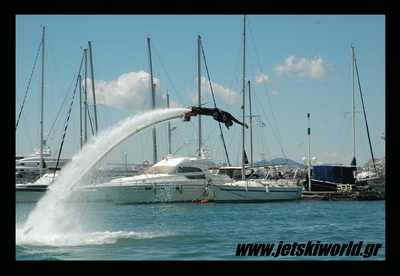 >Έγραψε το σόου της Flyboard ΕΛΛΑΣ