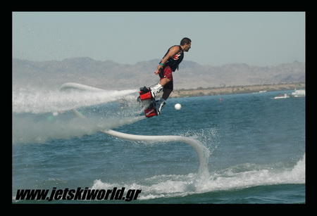 >Ο Franky Zapata στο Akropolis Jet Raid