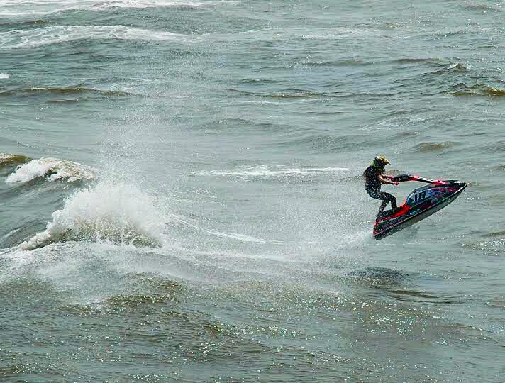 >Πετάει η Bibi