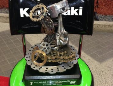 >Metal Art Work Trophy