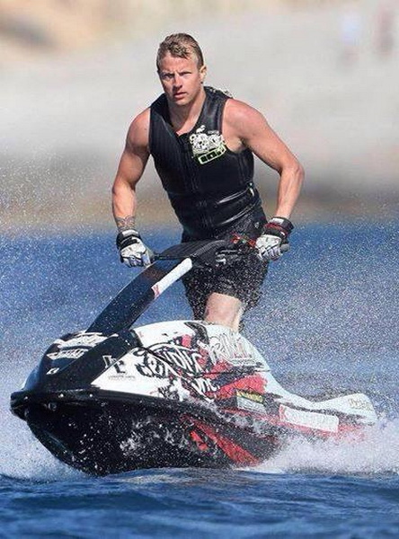 >Raikkonen riders a Trinity SX-R