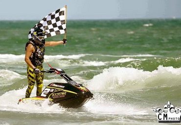 >Tyron Motzouris νικητής στην Cocoa Beach