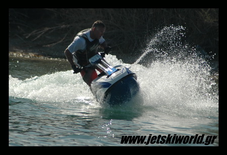 >Ο Watkins οδηγεί τα Kommander