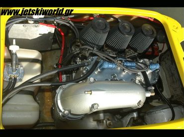 >Raceski FR2, με τρικύλινδρο μοτέρ