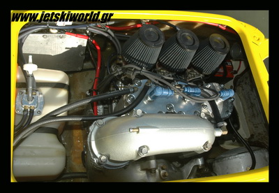 >Raceski FR2, με τρικύλινδρο μοτέρ