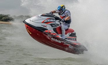 >Phil Pope undefeated in P1AquaX in UK