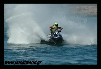 >Ο Kasza εργάζεται για την Belassi