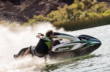 >Ο Sheldon φωτογραφίζεται για την Kawasaki