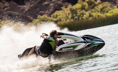 >Ο Sheldon φωτογραφίζεται για την Kawasaki