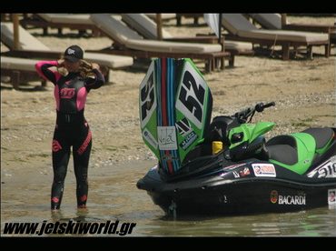 >Olya Antoniuk η μόνη γυναίκα