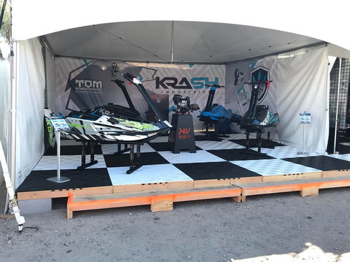 Krash Industries με περίπτερο στο παγκόσμιο