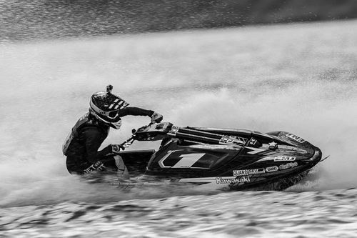 Εγκαταλείπει τα jet ski ο Toshi