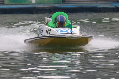 Shotaro Kokubun in boat racing