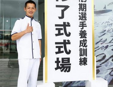 Shotaro Kokubun starts boat racing