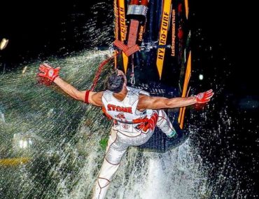 Lee Stone, στην απογείωση