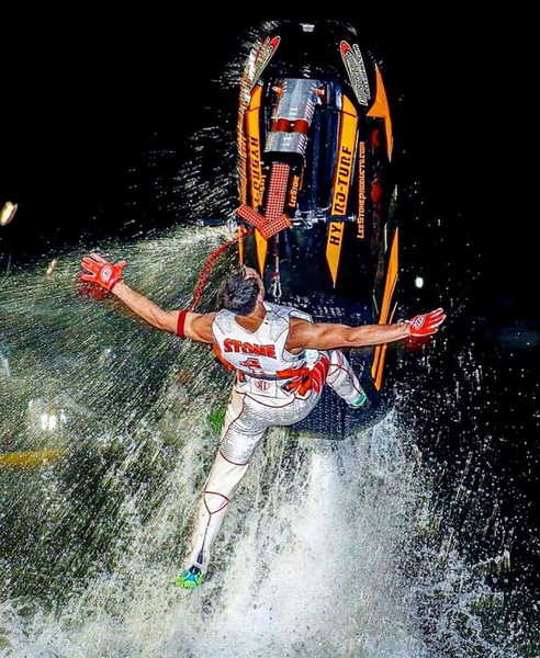 Lee Stone, στην απογείωση