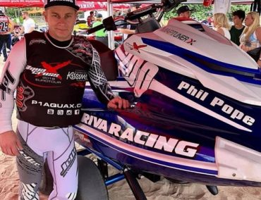 Με την Riva ο Phil Pope