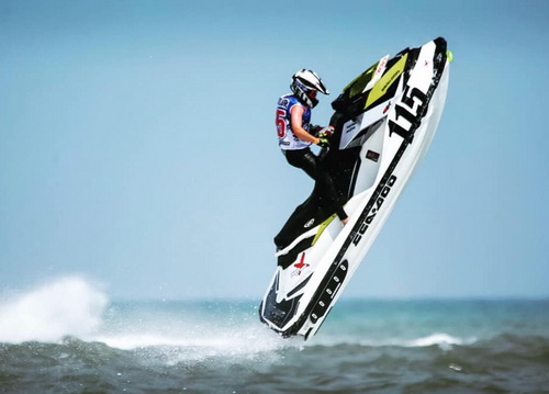 P1 Aquax: Υπερθέαμα