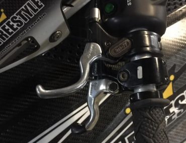 Με διπλές μανέτες