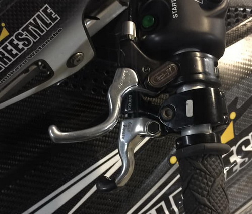 Με διπλές μανέτες